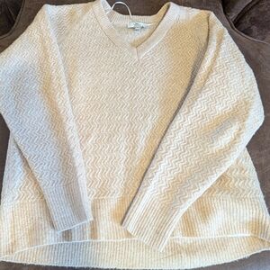 Lightweight Cream V-Neck Zigzag Knit Sweater